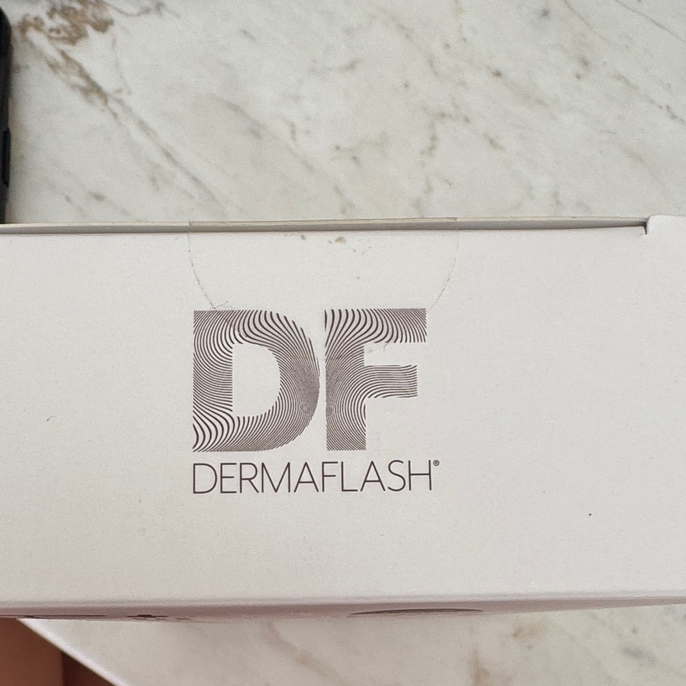 Dermaflash Dermapore+ Ultrasonic Pore Extractor & Skincare Infuser - Pink - Picture 2 of 5